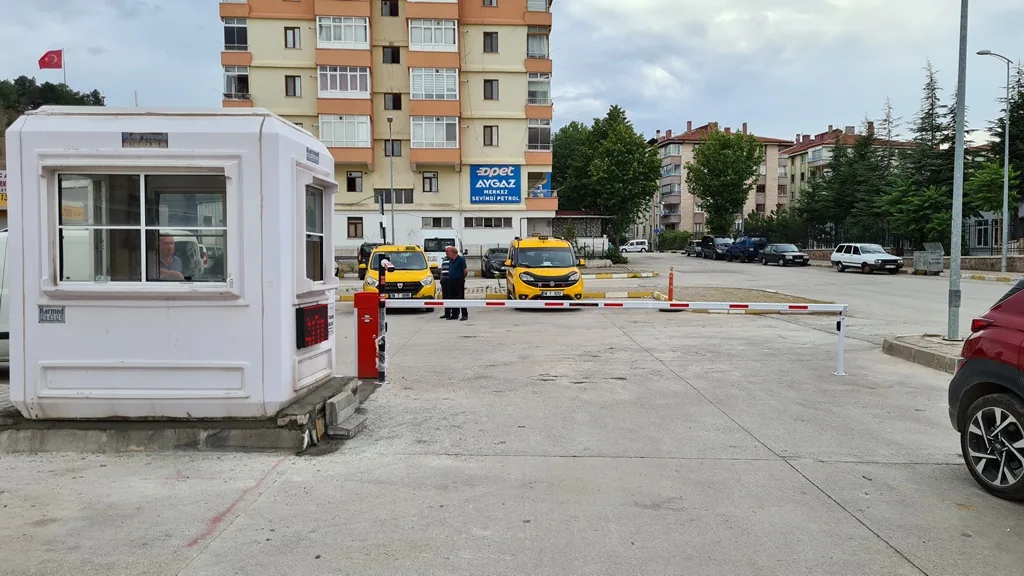 Ücretli otopark bariyer ve kulübe