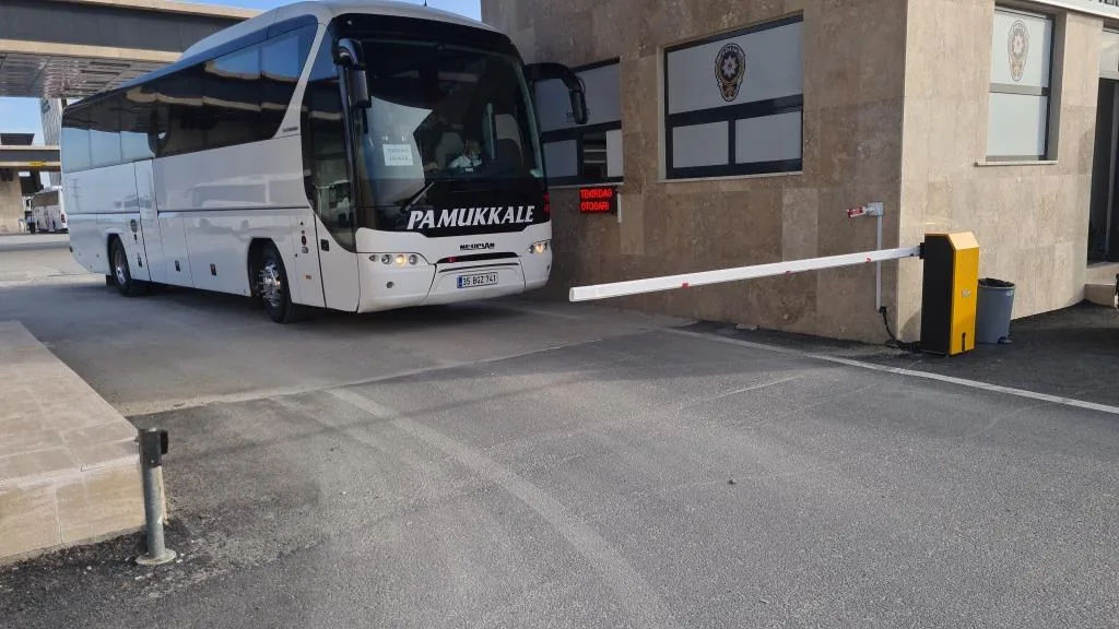 Otogar ücretli otopark bariyer geçişi